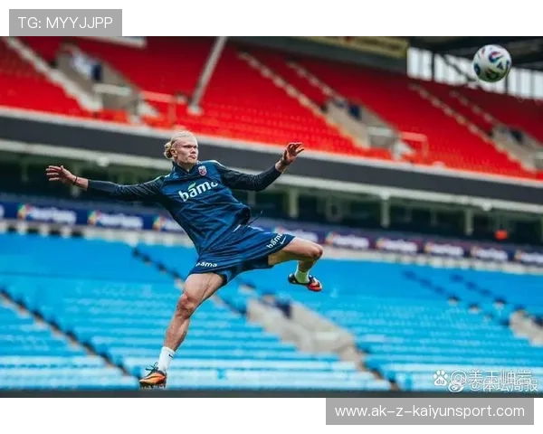 哈兰德奔袭半场后分球创造机会:速度与智慧的前场博弈 哈兰德奔袭半场后分球创造机会:速度与智慧的前场博弈